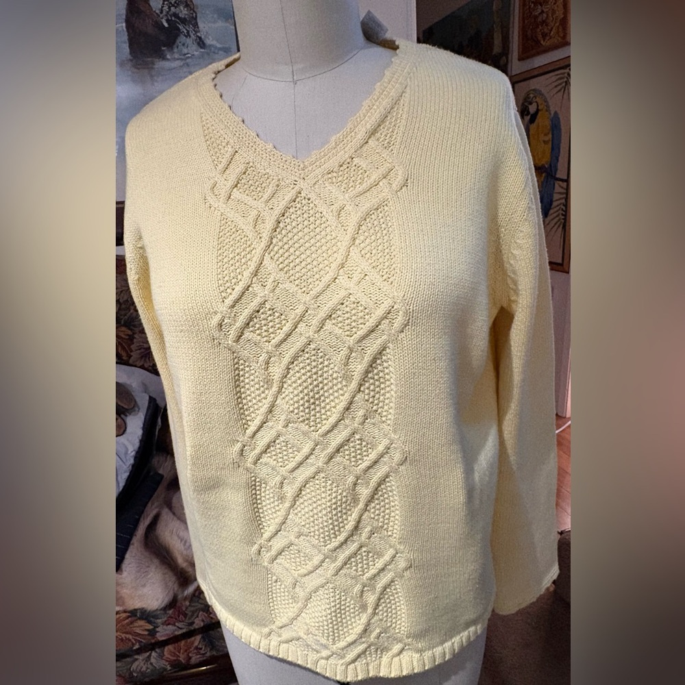 Liz Claiborne Soft Yellow V-Neck Cable-Front Knit Sweater Size XL